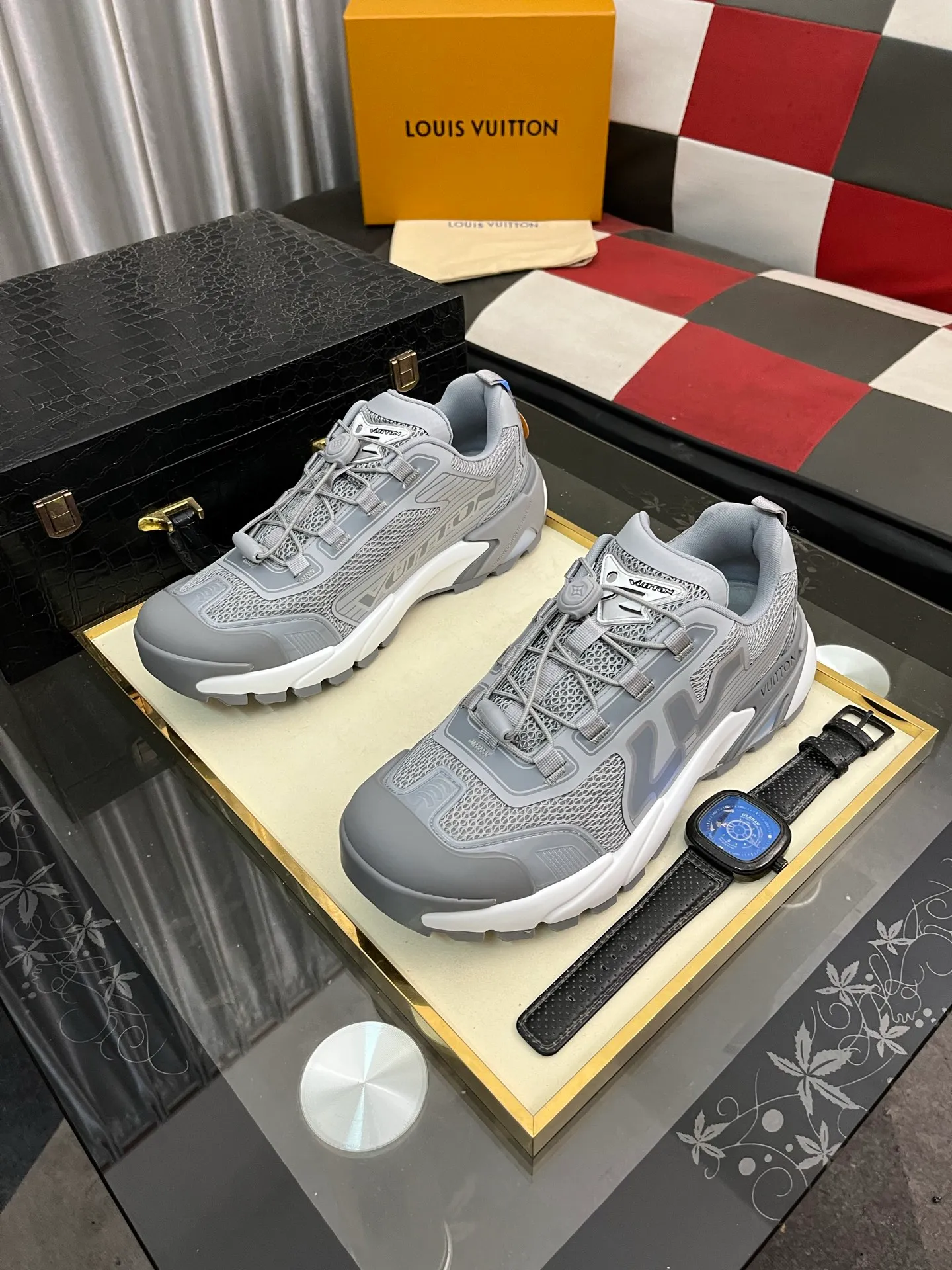 Men's shoes 💰780⌚️⌚️Top version [LOUIS VUITTON] Couple 🧑‍🤝‍🧑 Craftsman style Counter series (original order) New style 🍀LV Louis Vuitton - Top version LV classic high-top trendy shoes! Made of imported original craft calfskin, original breathable lining, and original wear-resistant, lightweight, high-end TPU outsole! High quality products! Code number: 36-457️⃣Colors available